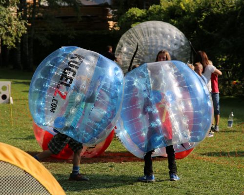 Kinder Bubble Soccer von Ländle Event. Auf dem dornbirner Spielefest