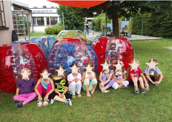 Kinder Bubble Soccer von Ländle Event im Kindergarten